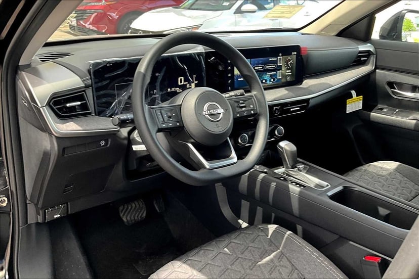 2025 Nissan Kicks - Image 10