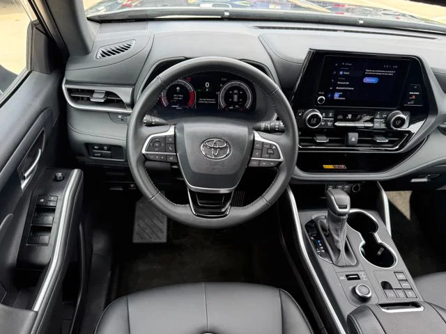 2025 Toyota Highlander - Image 20