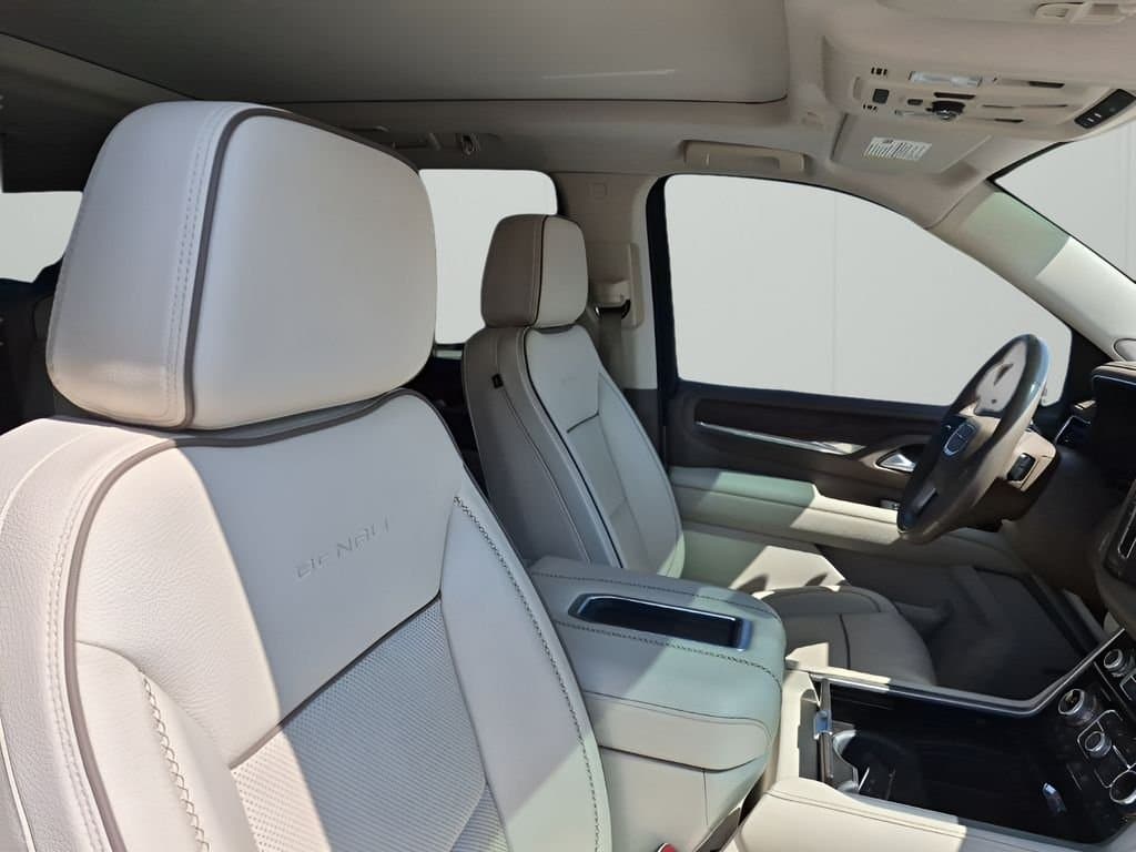 2022 GMC Yukon - Image 15
