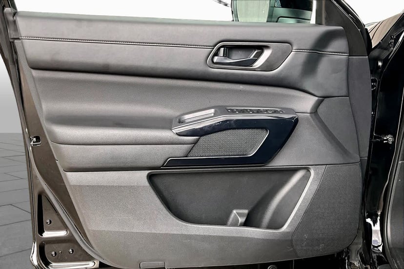 2025 Nissan Pathfinder - Image 21