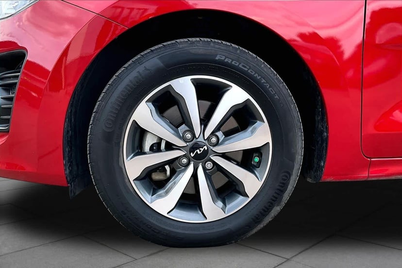 2023 Kia Rio 5-Door - Image 11