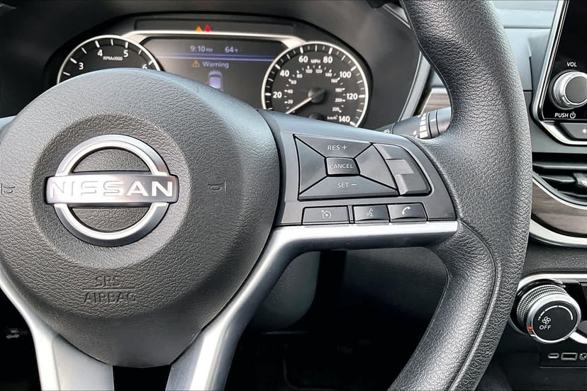 2025 Nissan Altima - Image 25