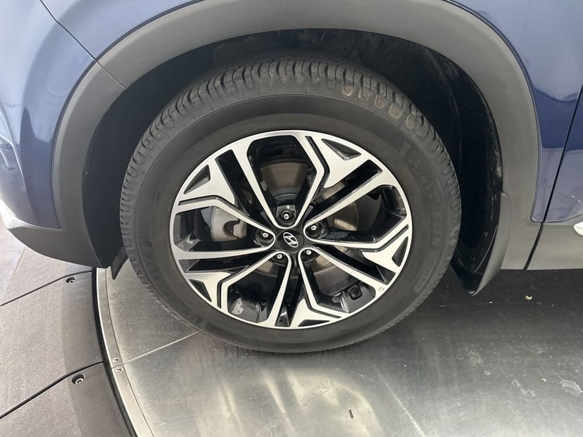 2019 Hyundai Santa Fe - Image 28