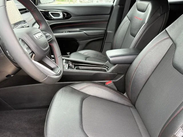 2025 Jeep Compass - Image 9