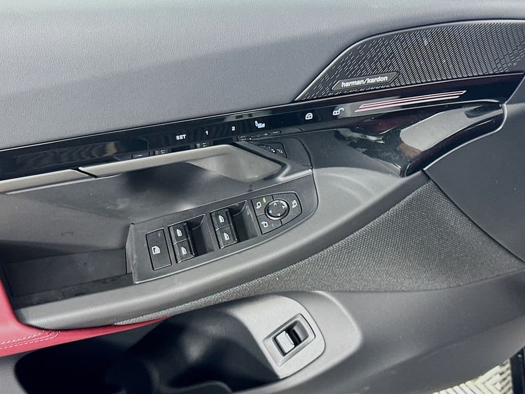 2025 BMW 5 Series - Image 20