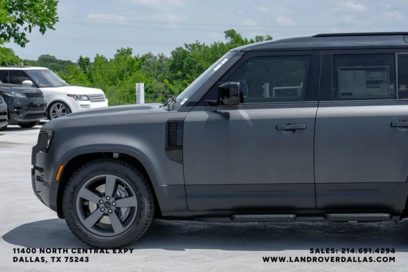 2026 Land Rover Defender 110 - Image 12