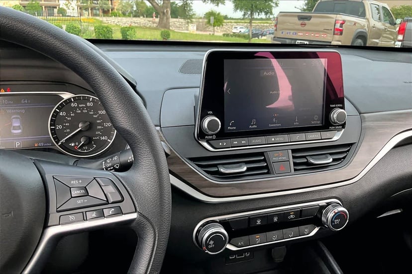 2025 Nissan Altima - Image 7
