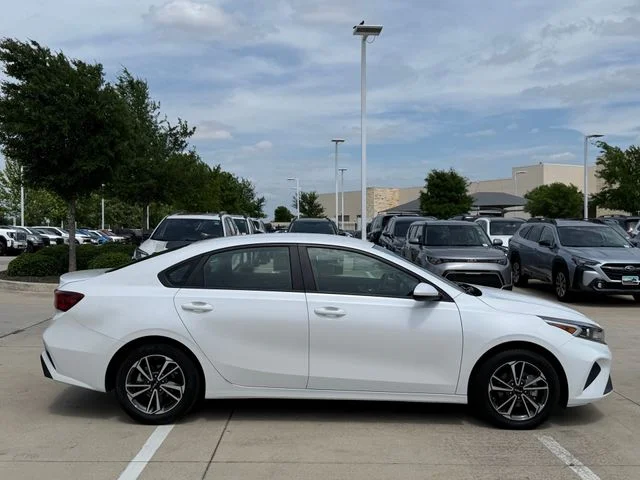 2023 Kia Forte - Image 6
