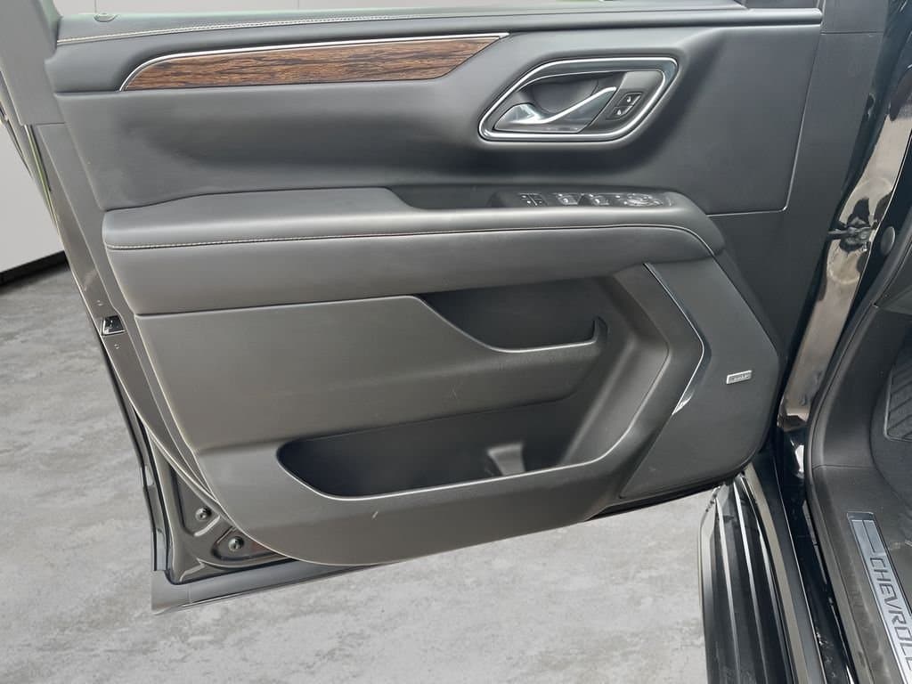 2023 Chevrolet Suburban - Image 25