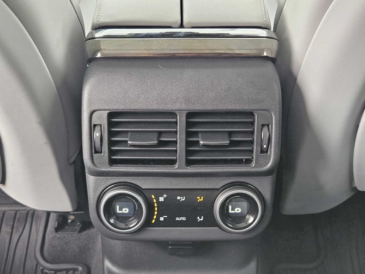 2025 Land Rover Range Rover Velar - Image 24