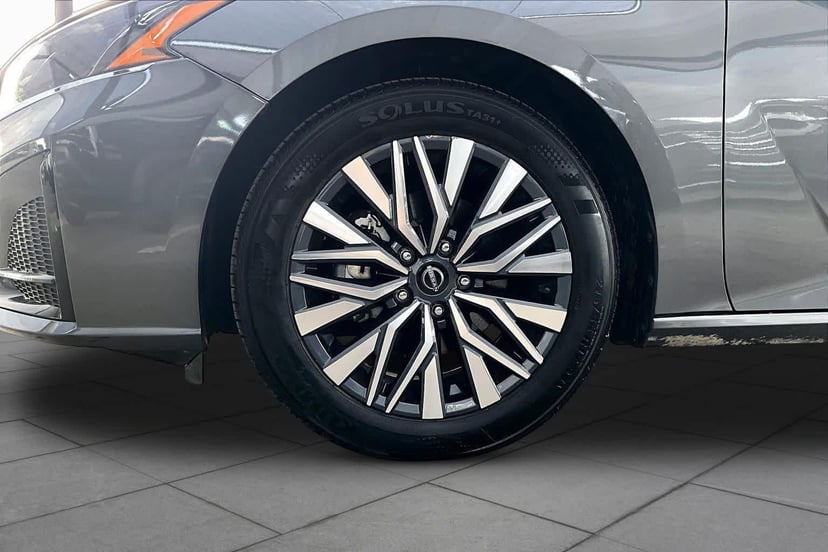 2025 Nissan Altima - Image 11