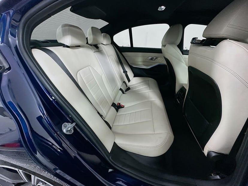 2023 BMW 3 Series - Image 28