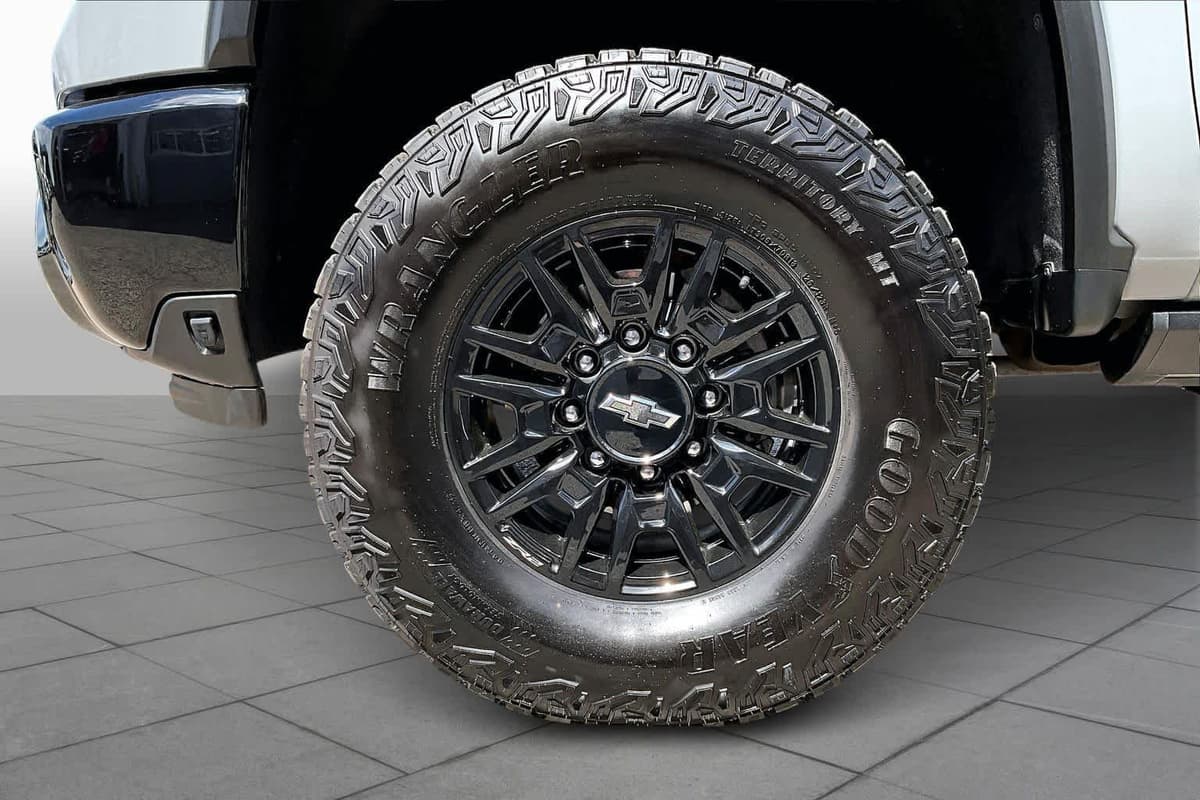 2024 Chevrolet Silverado 2500HD - Image 13