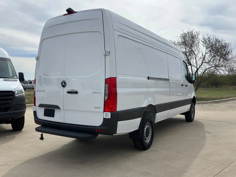 2025 Mercedes-Benz Sprinter 2500 - Image 4