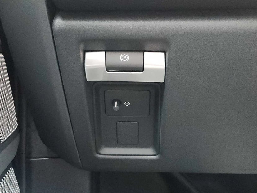 2024 Land Rover Defender - Image 22