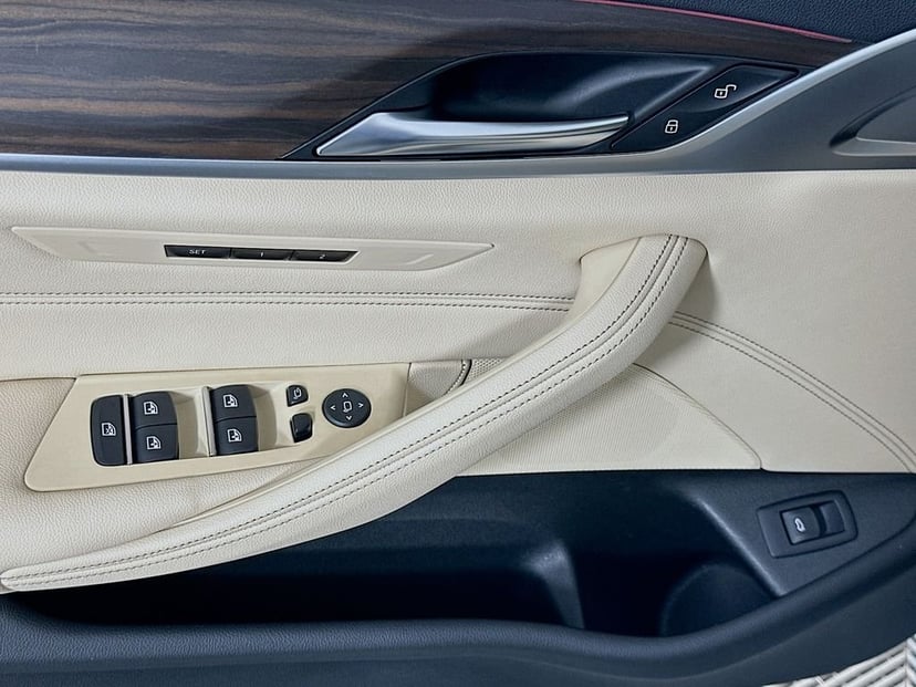 2023 BMW 5 Series - Image 18