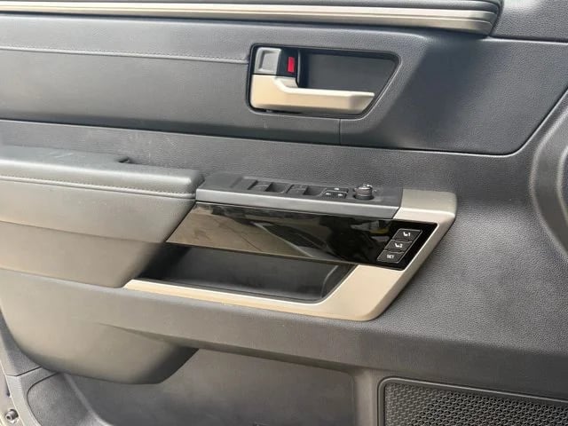 2023 Toyota Tundra - Image 24