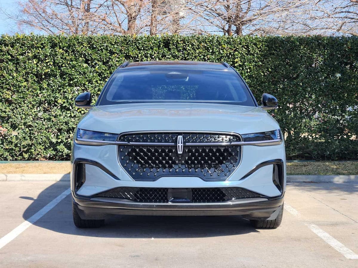 2025 Lincoln Nautilus - Image 2