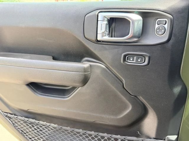 2023 Jeep Gladiator - Image 21