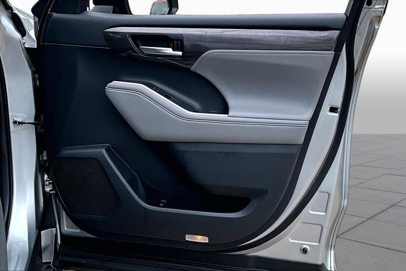 2021 Toyota Highlander - Image 23