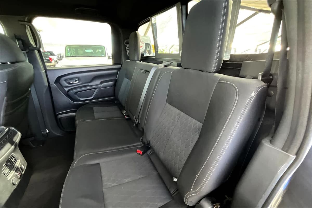 2019 Nissan Titan - Image 18