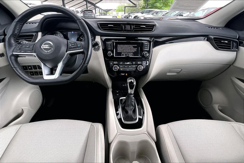 2022 Nissan Rogue Sport - Image 16