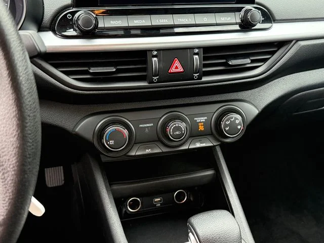 2023 Kia Forte - Image 18