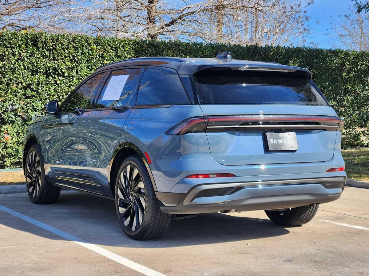 2025 Lincoln Nautilus - Image 4