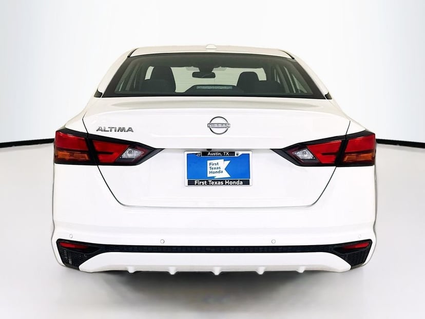 2025 Nissan Altima - Image 6