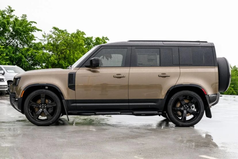 2026 Land Rover Defender 110 - Image 9