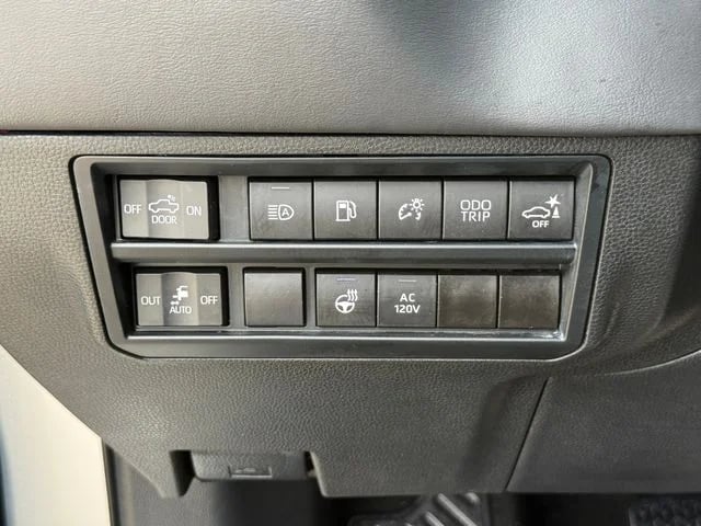 2023 Toyota Tundra Hybrid - Image 23