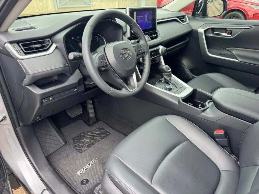 2025 Toyota RAV4 Hybrid - Image 13