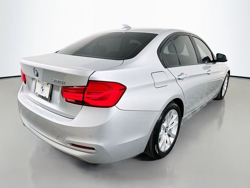 2016 BMW 3 Series - Image 5