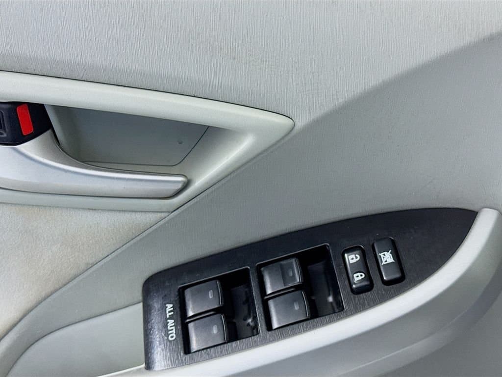 2014 TOYOTA Prius - Image 22