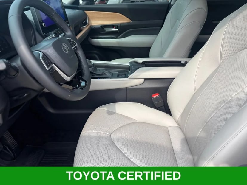 2025 Toyota Grand Highlander - Image 8