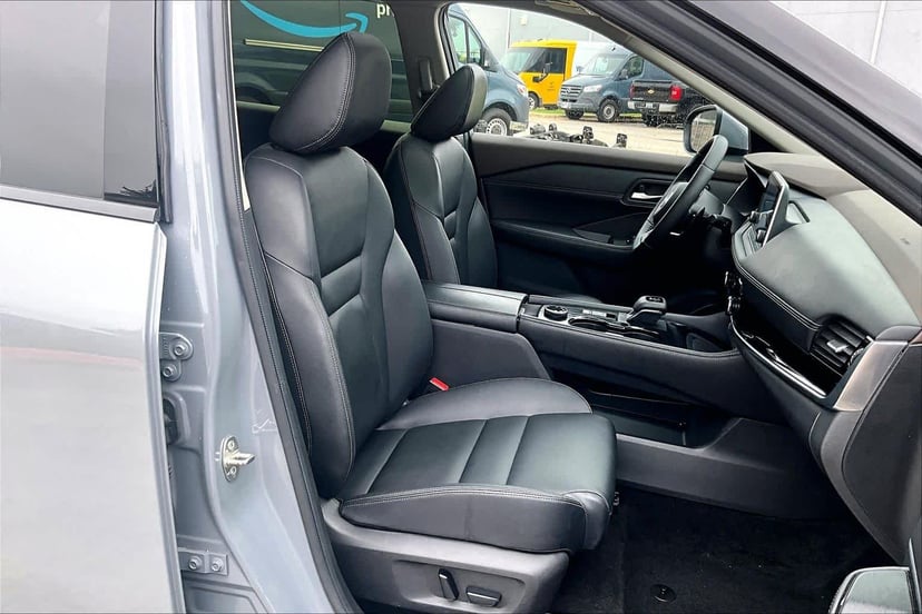 2023 Nissan Rogue - Image 9