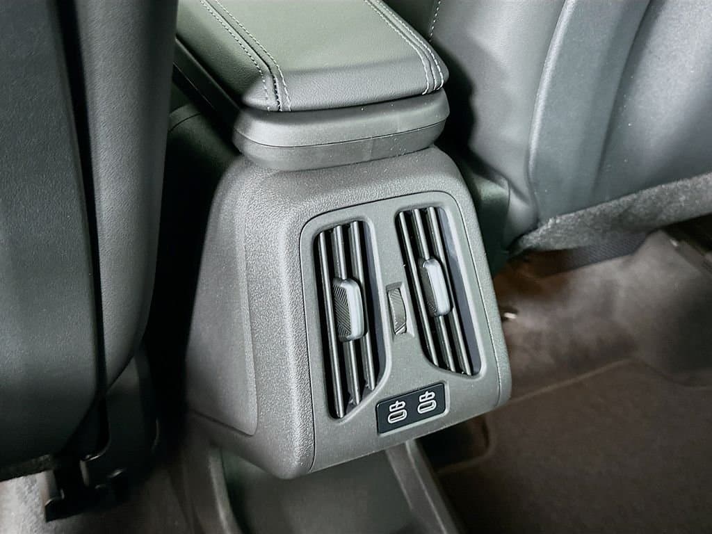 2025 BMW X1 - Image 18