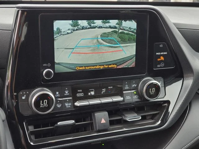 2025 Toyota Highlander - Image 18