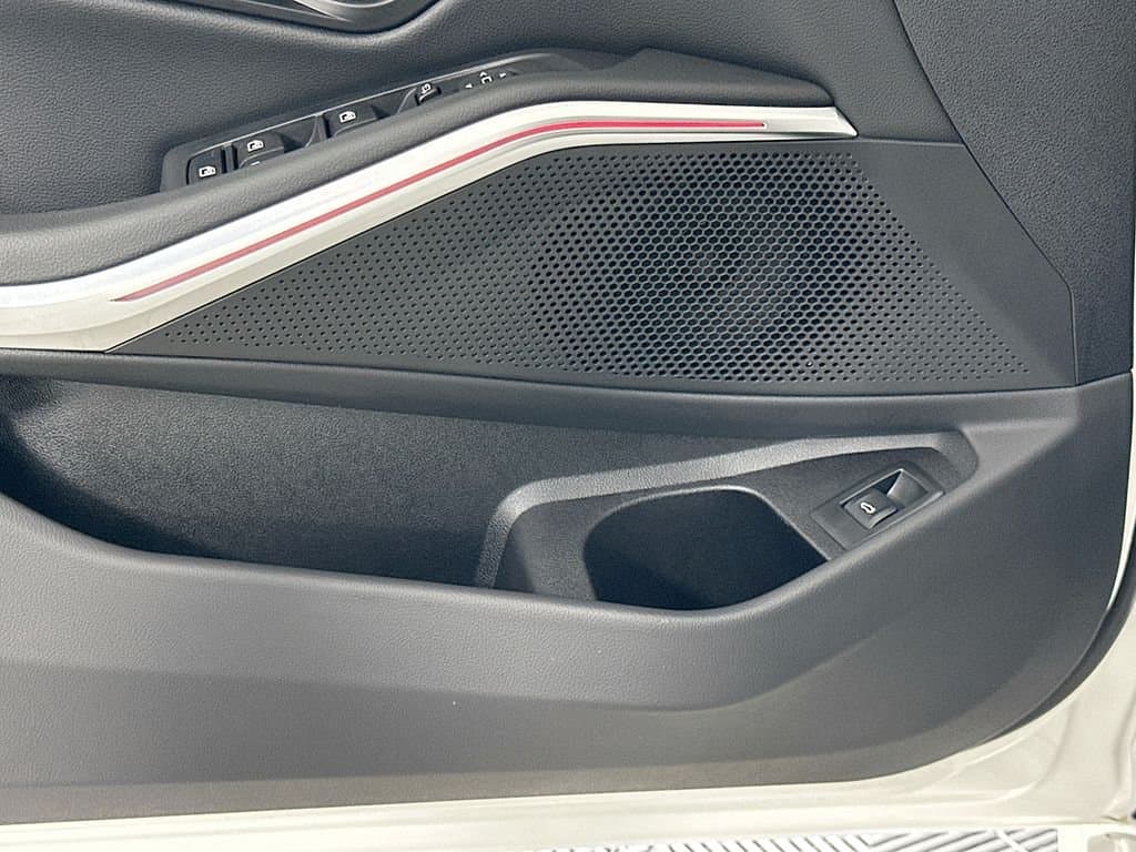 2025 BMW 3 Series - Image 19