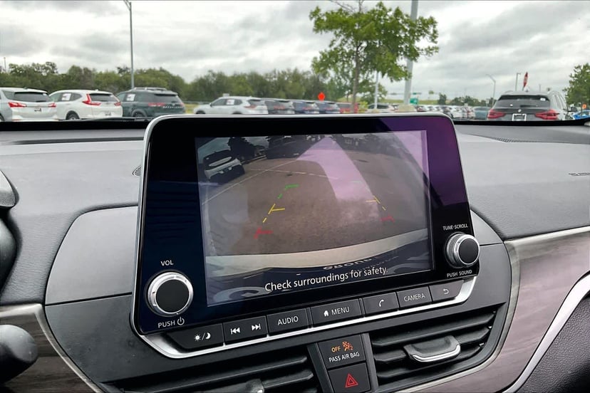 2025 Nissan Altima - Image 27