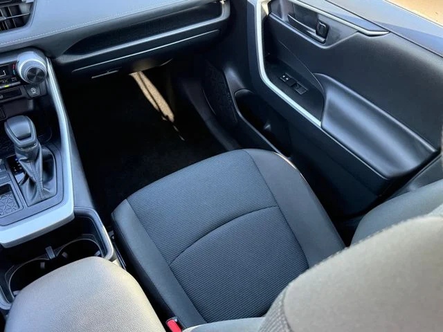 2025 Toyota RAV4 - Image 23