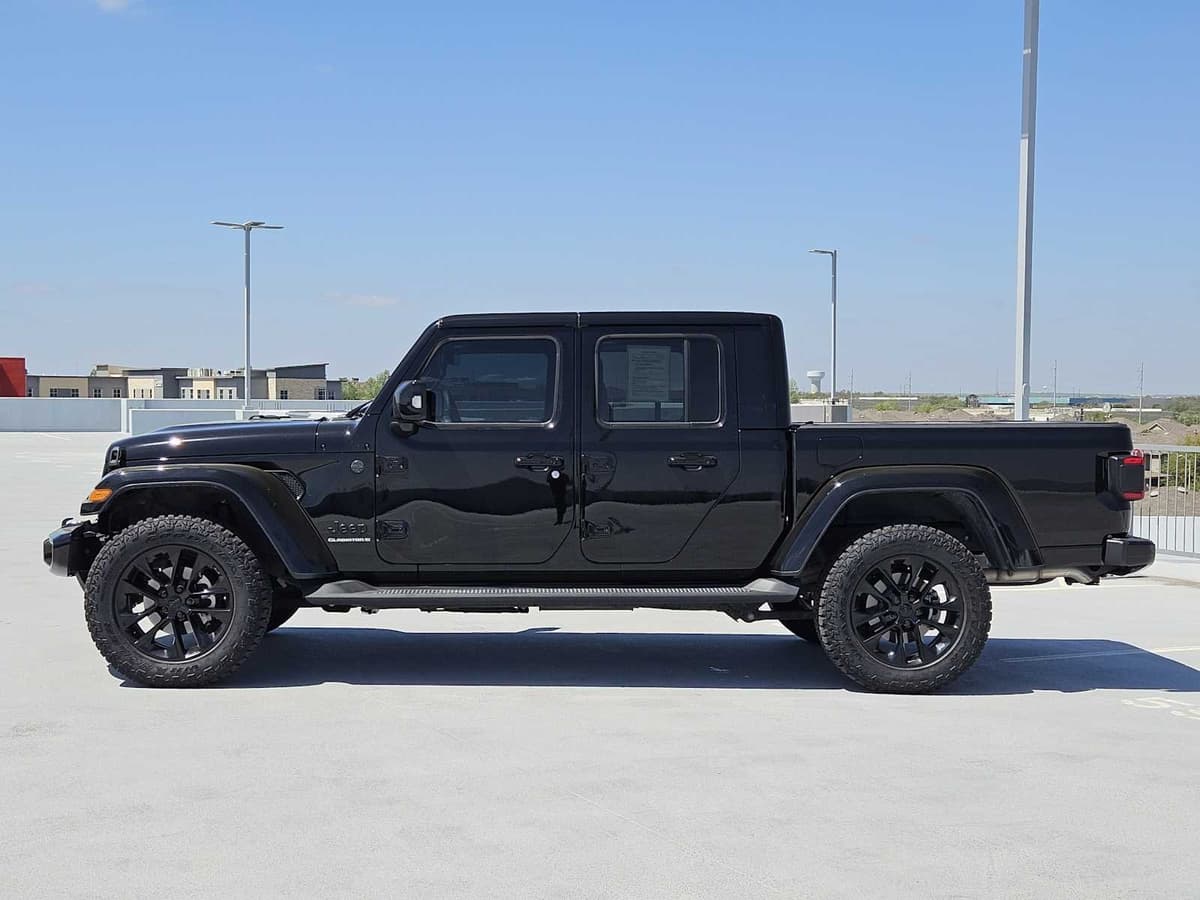 2023 Jeep Gladiator - Image 4