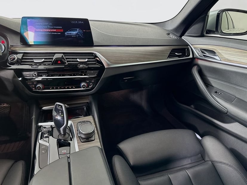2018 BMW 5 Series - Image 24
