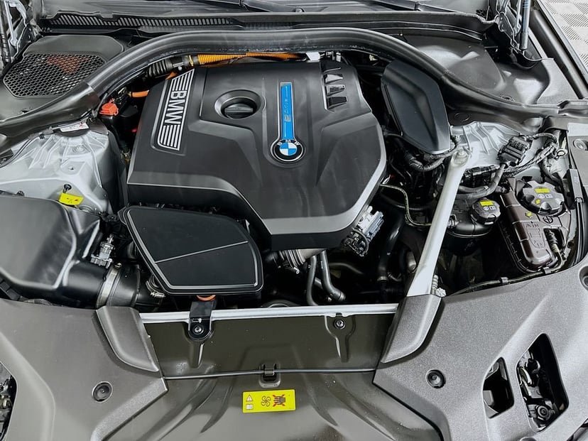 2018 BMW 5 Series - Image 31