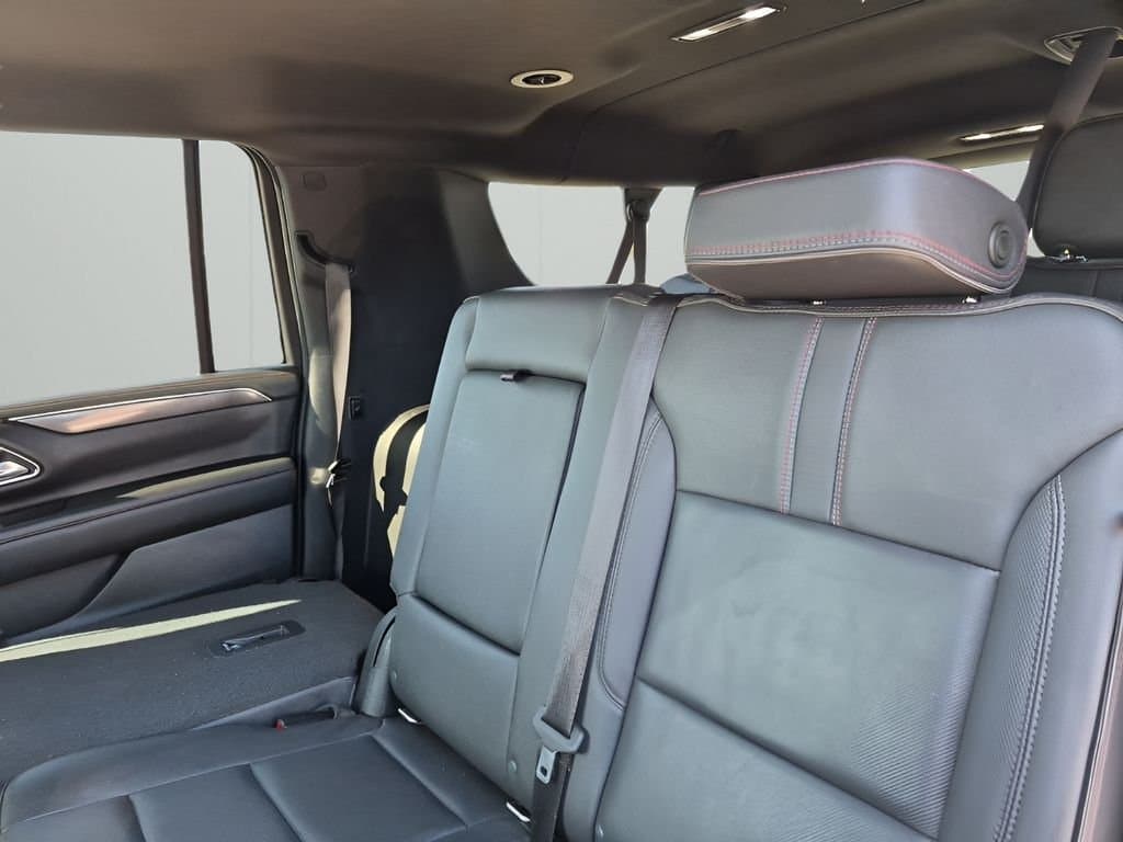 2022 Chevrolet Suburban - Image 19