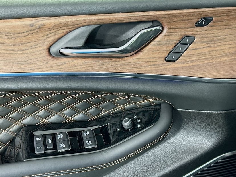 2024 Jeep Grand Cherokee - Image 18