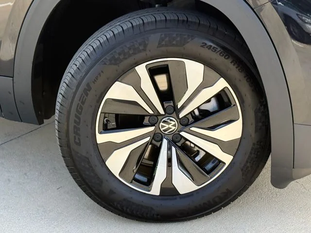 2026 Volkswagen Atlas Cross Sport - Image 2