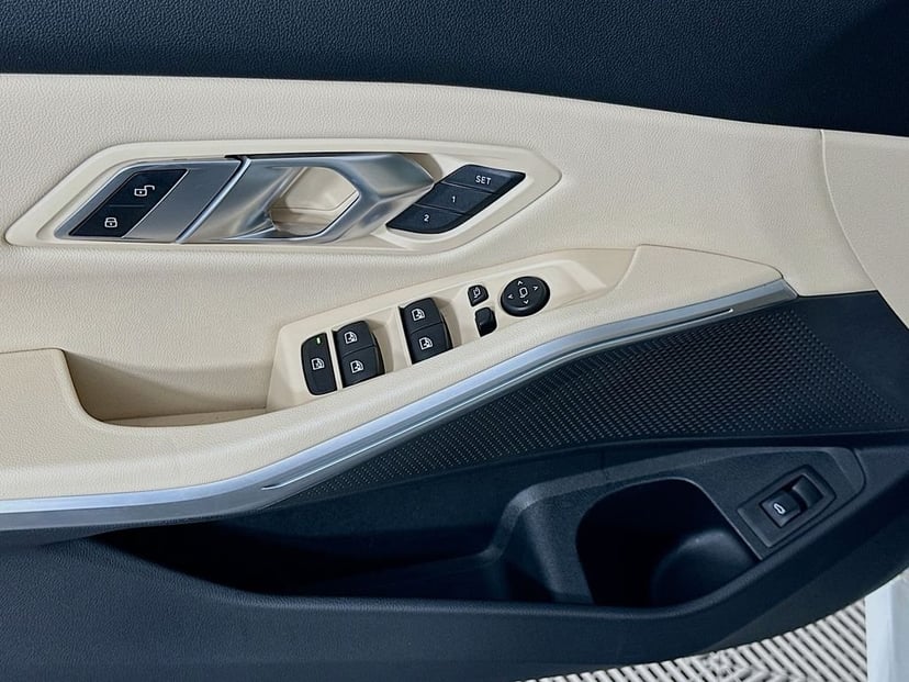 2020 BMW 3 Series - Image 17