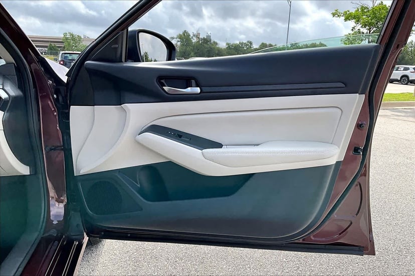 2025 Nissan Altima - Image 23