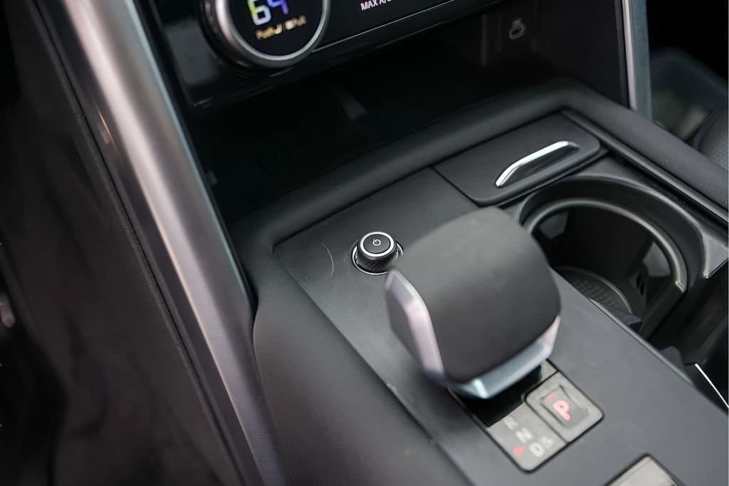 2024 Land Rover Discovery - Image 23